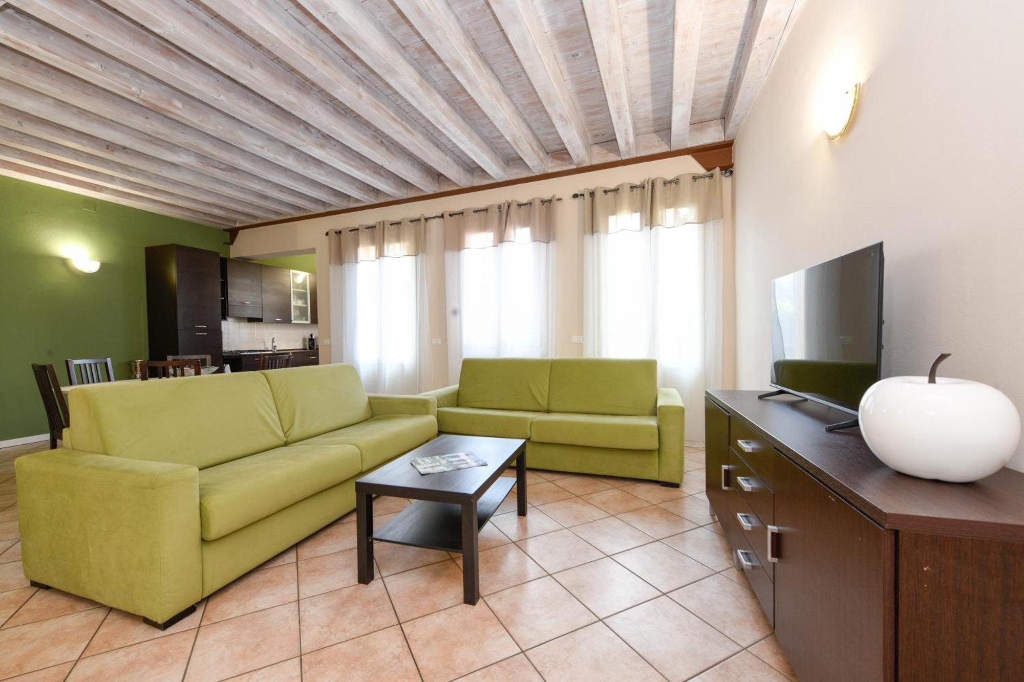 Aparthotel Flowers 4*
